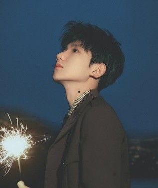 唱歌男网红吃瓜的是谁,揭秘“唱歌男网红”背后的真相